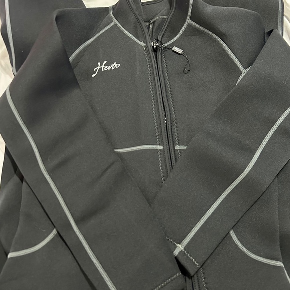 Sz S/M Hevto wetsuit - Picture 1 of 4